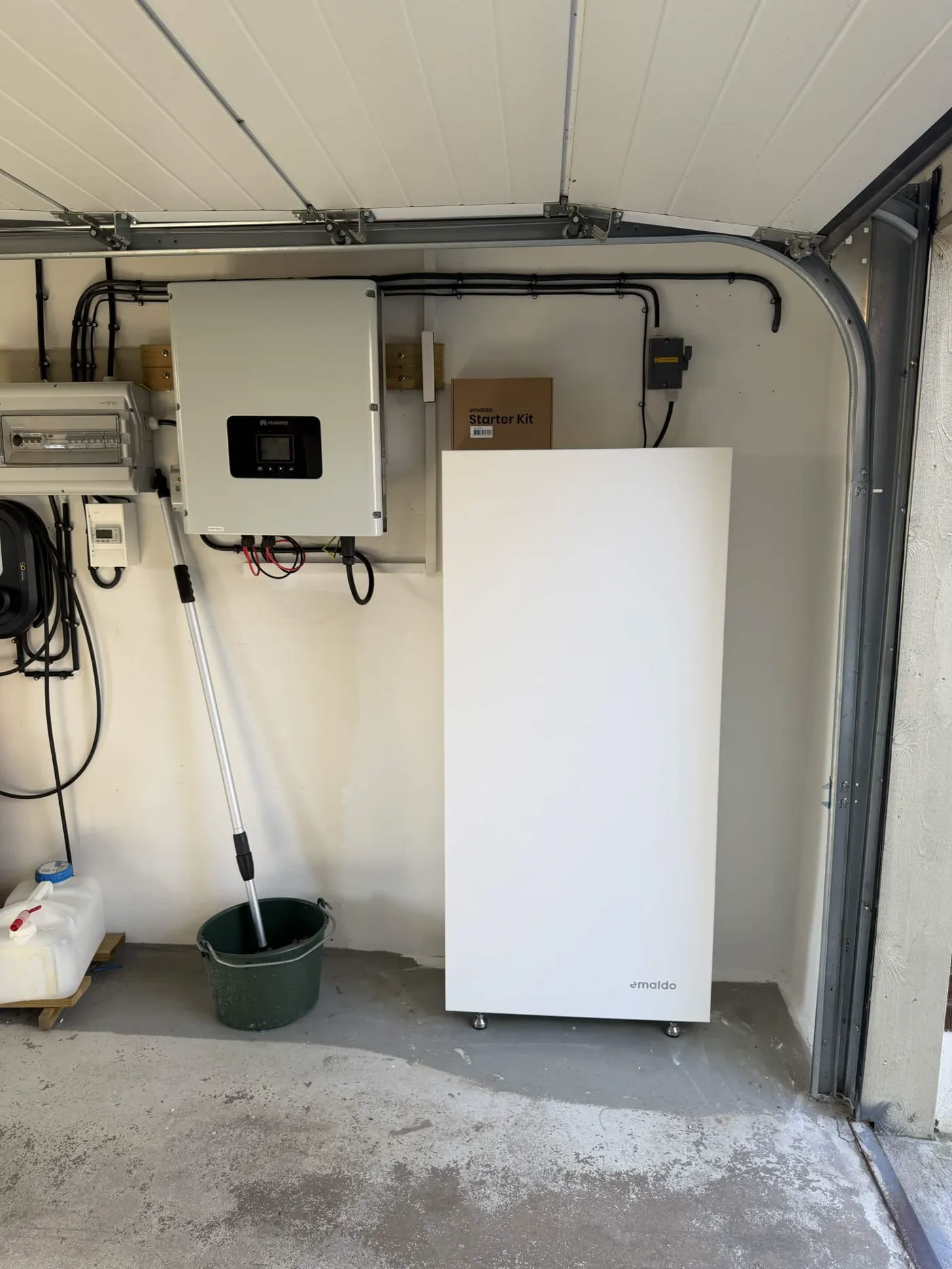 Batterilager och växelriktare i garage